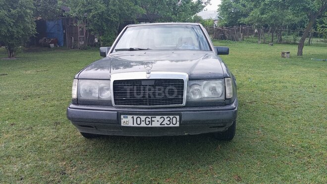 Mercedes E 200 1991, 320,000 km - 2.0 l - Qax