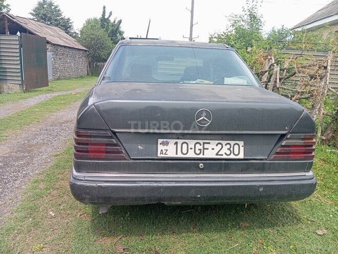 Mercedes E 200 1991, 320,000 km - 2.0 l - Qax