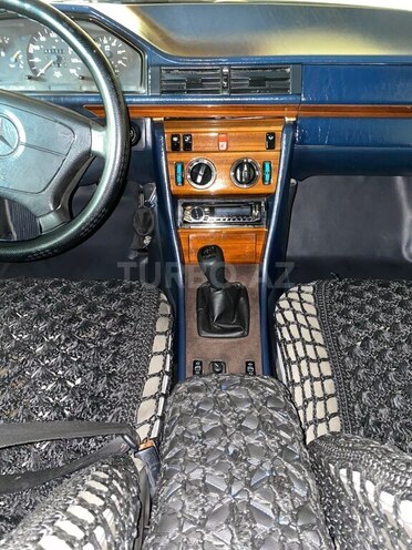 Mercedes E 200 d 1994, 267,000 km - 2.0 l - Sabirabad