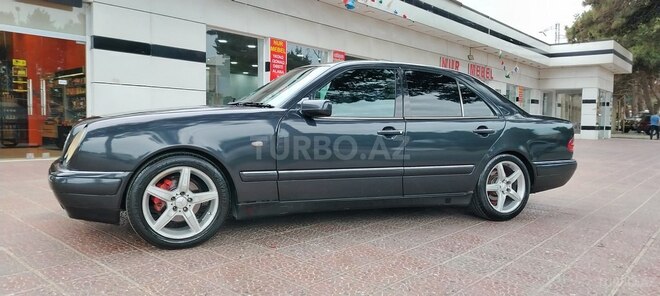 Mercedes E 230 1997, 42,500 km - 2.3 l - Bakı