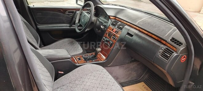 Mercedes E 230 1997, 42,500 km - 2.3 l - Bakı
