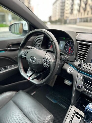 Hyundai Elantra 2018, 193,121 km - 1.6 l - Bakı