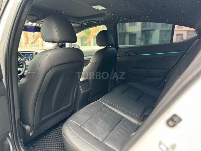 Hyundai Elantra 2018, 193,121 km - 1.6 l - Bakı