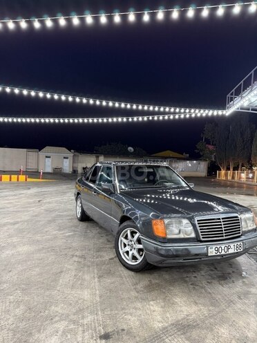 Mercedes E 220 1993, 300,000 km - 2.2 л - Gəncə