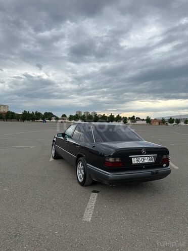 Mercedes E 220 1993, 300,000 km - 2.2 л - Gəncə