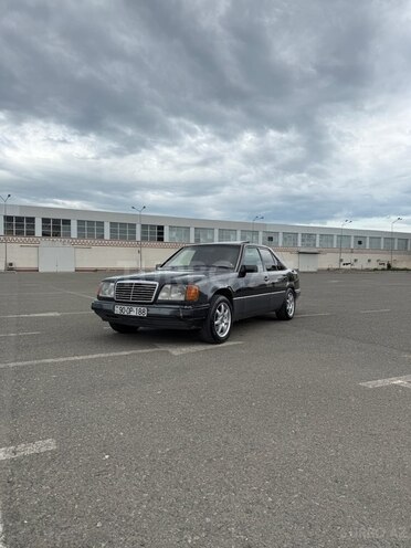 Mercedes E 220 1993, 300,000 km - 2.2 л - Gəncə
