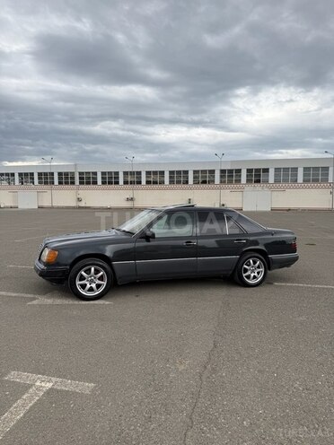 Mercedes E 220 1993, 300,000 km - 2.2 л - Gəncə