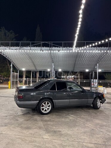 Mercedes E 220 1993, 300,000 km - 2.2 л - Gəncə
