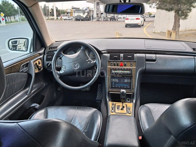 Mercedes E 320 2001, 70,000 km - 3.2 l - Bakı