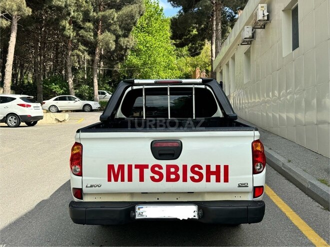 Mitsubishi L200 2014, 194,000 km - 2.5 l - Bakı