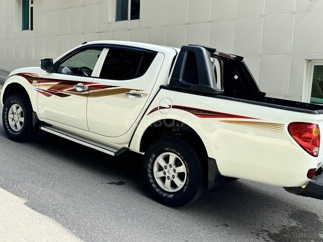 Mitsubishi L200 2014, 194,000 km - 2.5 l - Bakı