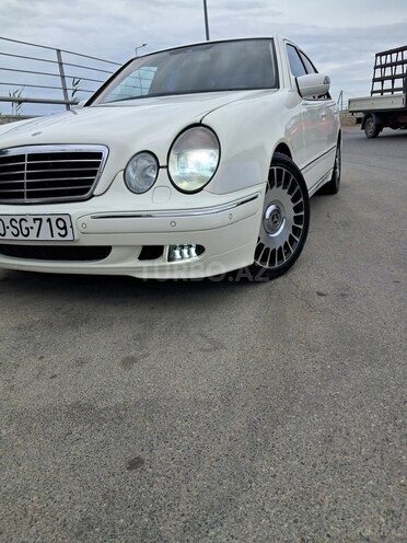 Mercedes E 320 2001, 70,000 km - 3.2 l - Bakı