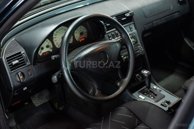 Mercedes C 240-13