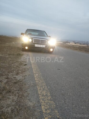 Mercedes E 280 1996, 480,000 km - 2.8 l - Qazax