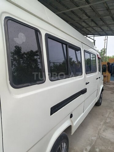 Mercedes 208 D 1991, 300,000 km - 2.3 л - Neftçala