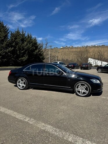 Mercedes S 500 2007, 260,000 km - 5.5 л - Quba