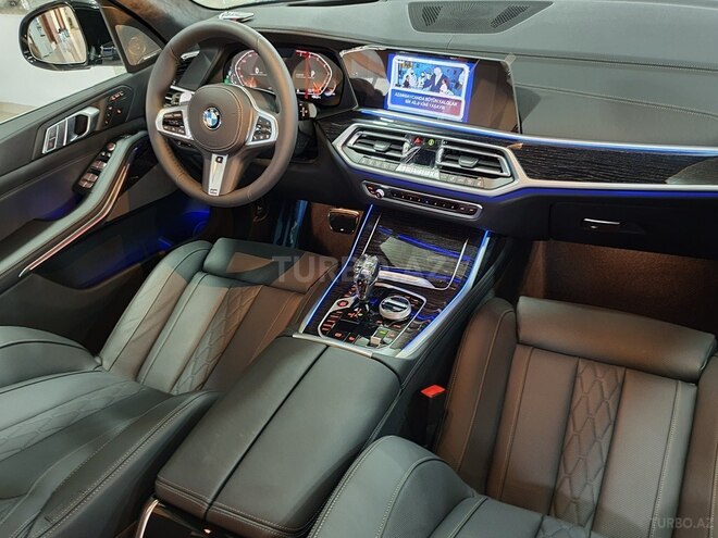 BMW X7-10
