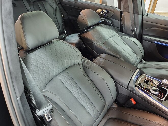 BMW X7-15