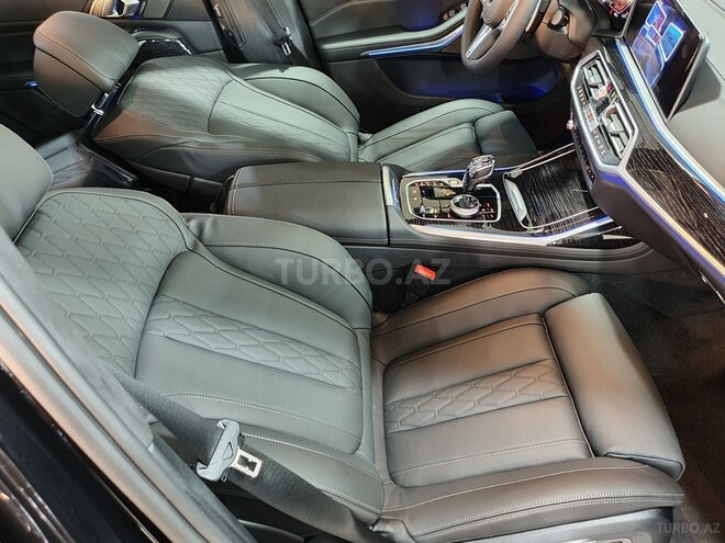 BMW X7-19