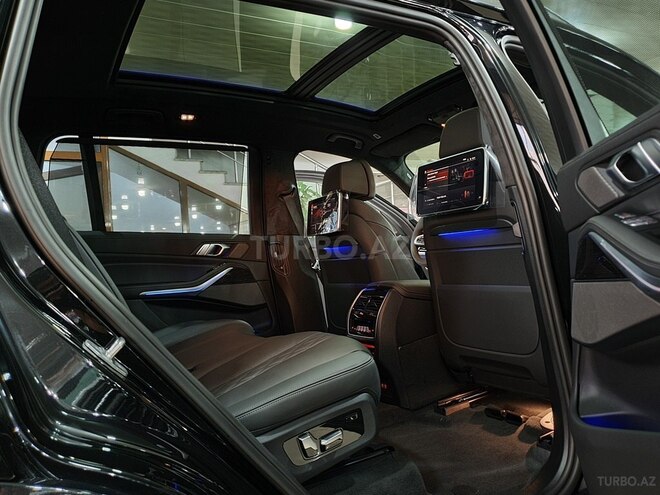 BMW X7-12