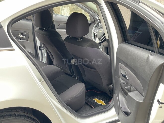 Chevrolet Cruze-16
