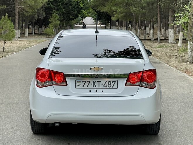 Chevrolet Cruze-12