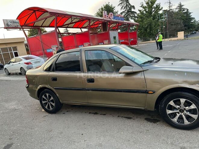Opel Vectra 1996, 211,112 km - 1.6 l - Gəncə