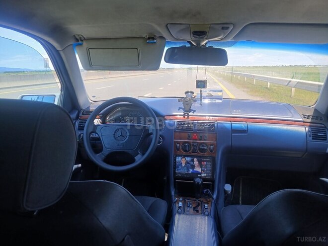 Mercedes E 220 d 1998, 687,643 km - 2.2 l - Masallı