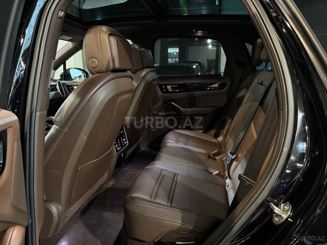 Porsche Cayenne E-Hybrid-12