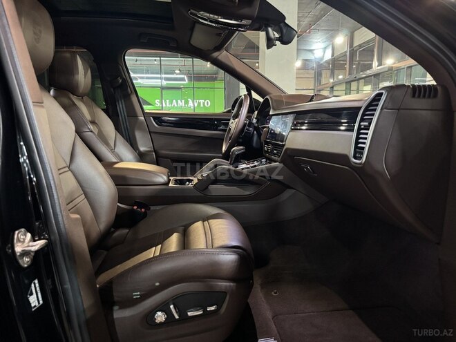 Porsche Cayenne E-Hybrid-10