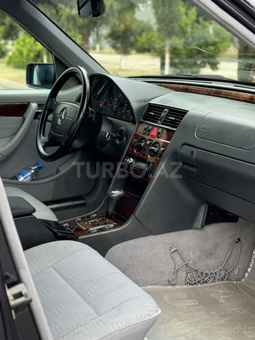 Mercedes C 200 2000, 321,000 km - 2.0 l - Saatlı