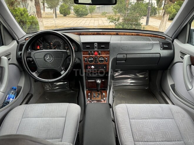 Mercedes C 200 2000, 321,000 km - 2.0 l - Saatlı