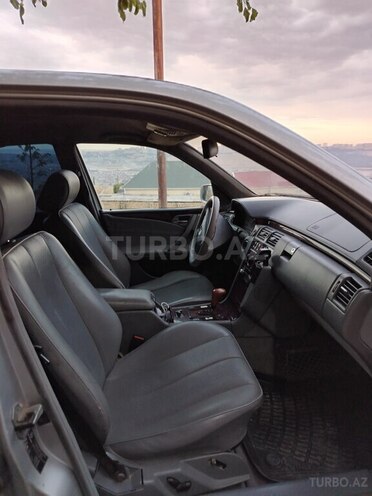 Mercedes E 220 d 2000, 608,500 km - 2.2 l - Bakı
