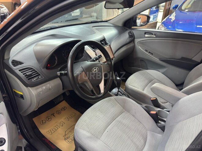 Hyundai Accent-10