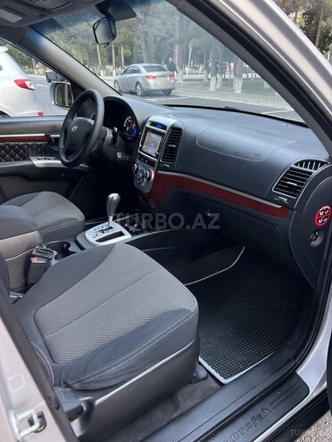 Hyundai Santa Fe-13