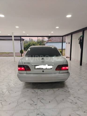 Mercedes E 200 d 1999, 236,000 km - 2.2 l - Astara