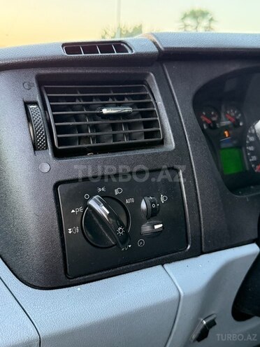 Ford Transit-15