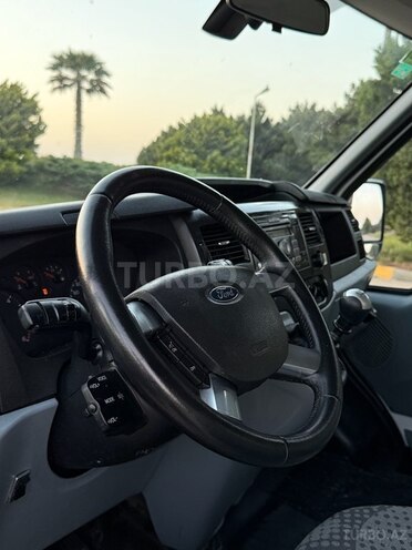 Ford Transit-14