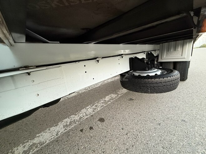 Ford Transit-20