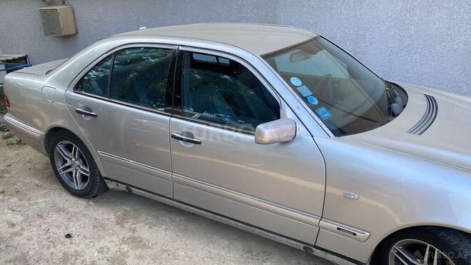 Mercedes E 240 1998, 380,000 km - 2.4 l - Bakı