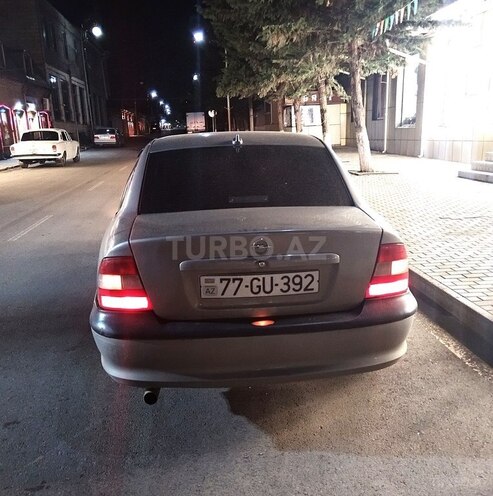 Opel Vectra 1997, 396,517 km - 1.8 l - Quba