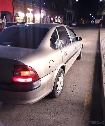 Opel Vectra 1997, 396,517 km - 1.8 l - Quba