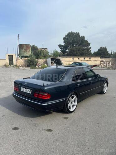 Mercedes E 240 2001, 230,000 km - 2.4 l - Bakı