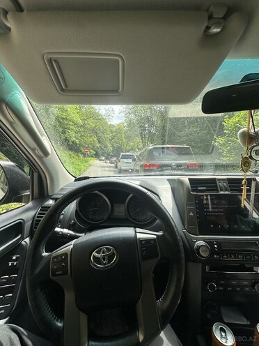 Toyota Land Cruiser Prado-5
