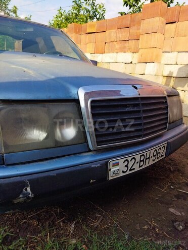 Mercedes E 260 1986, 253,000 km - 2.6 l - Bərdə