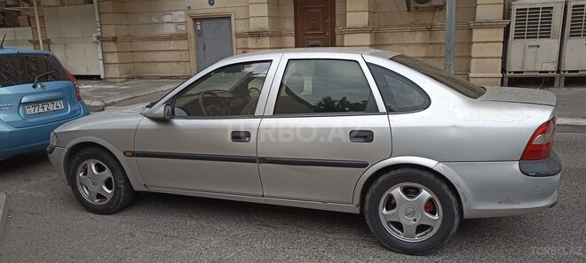 Opel Vectra-4