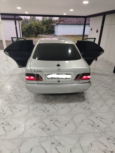 Mercedes E 220 d 1999, 250,000 km - 2.2 l - Astara