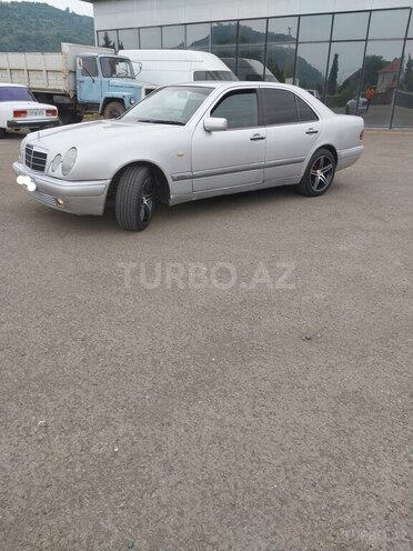 Mercedes E 220 d 1999, 250,000 km - 2.2 l - Astara