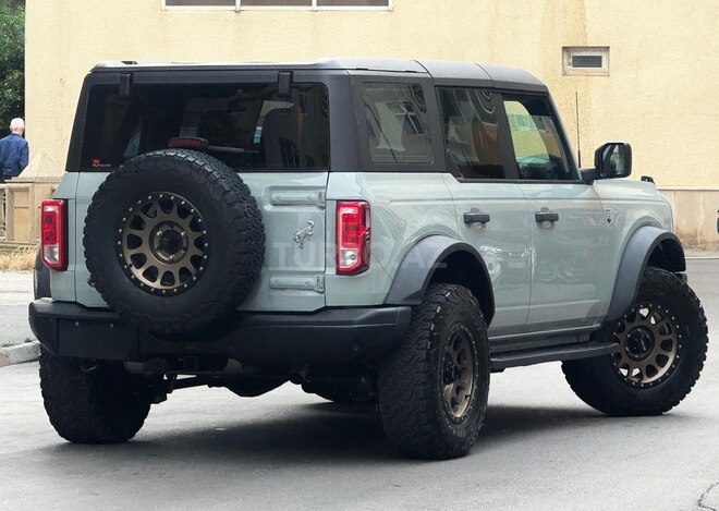 Ford Bronco-17