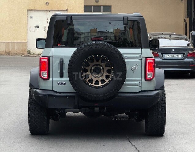 Ford Bronco-10
